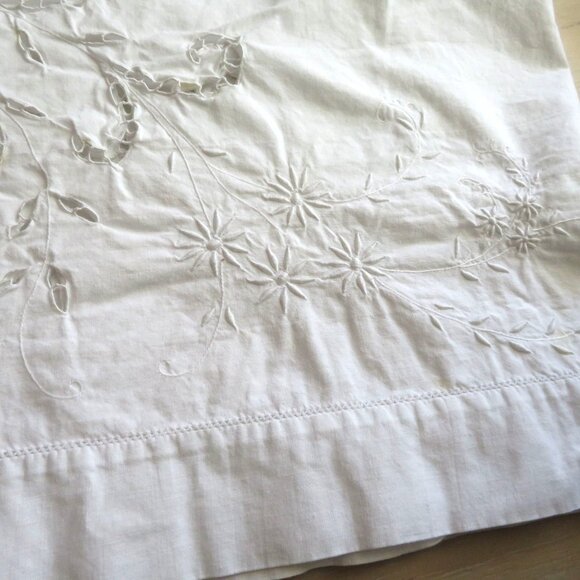 Vintage White Cotton Battenburg Lace Embroidered Cutwork Tablecloth Floral Desig - Picture 7 of 11